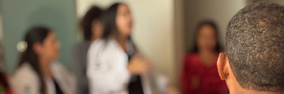 Hospital Estadual de Formosa (HEF) e a Policlínica Estadual da Região do Entorno - Formosa promovem ações educativas sobre alcoolismo e dependência química, reforçando a saúde pública.