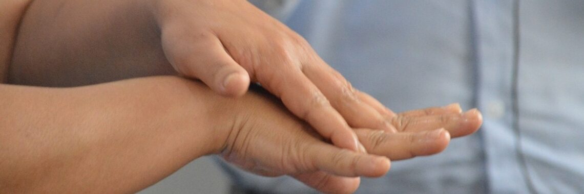 A higienização das mãos é fundamental para prevenir infecções em ambientes de saúde, como o Hospital Estadual de Formosa (HEF), segundo a OMS e especialistas em saúde.
