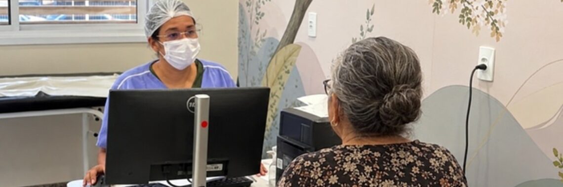 O Hospital Estadual de Formosa (HEF) orienta que a prevenção de quedas em idosos é crucial para manter a segurança e a autonomia, sendo essencial identificar riscos no ambiente e monitorar a saúde do idoso.